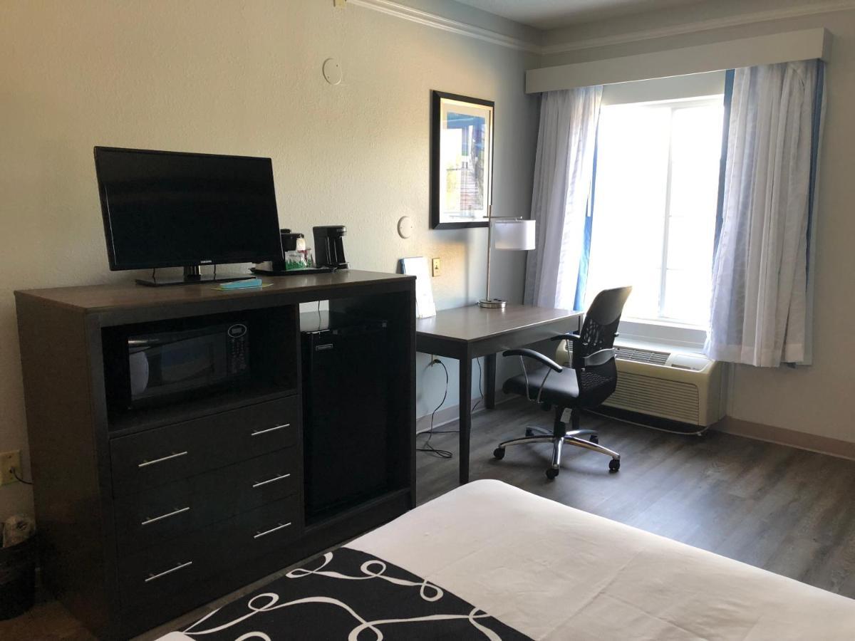 La Quinta By Wyndham Pcb Coastal Palms Hotel Upper Grand Lagoon Bagian luar foto