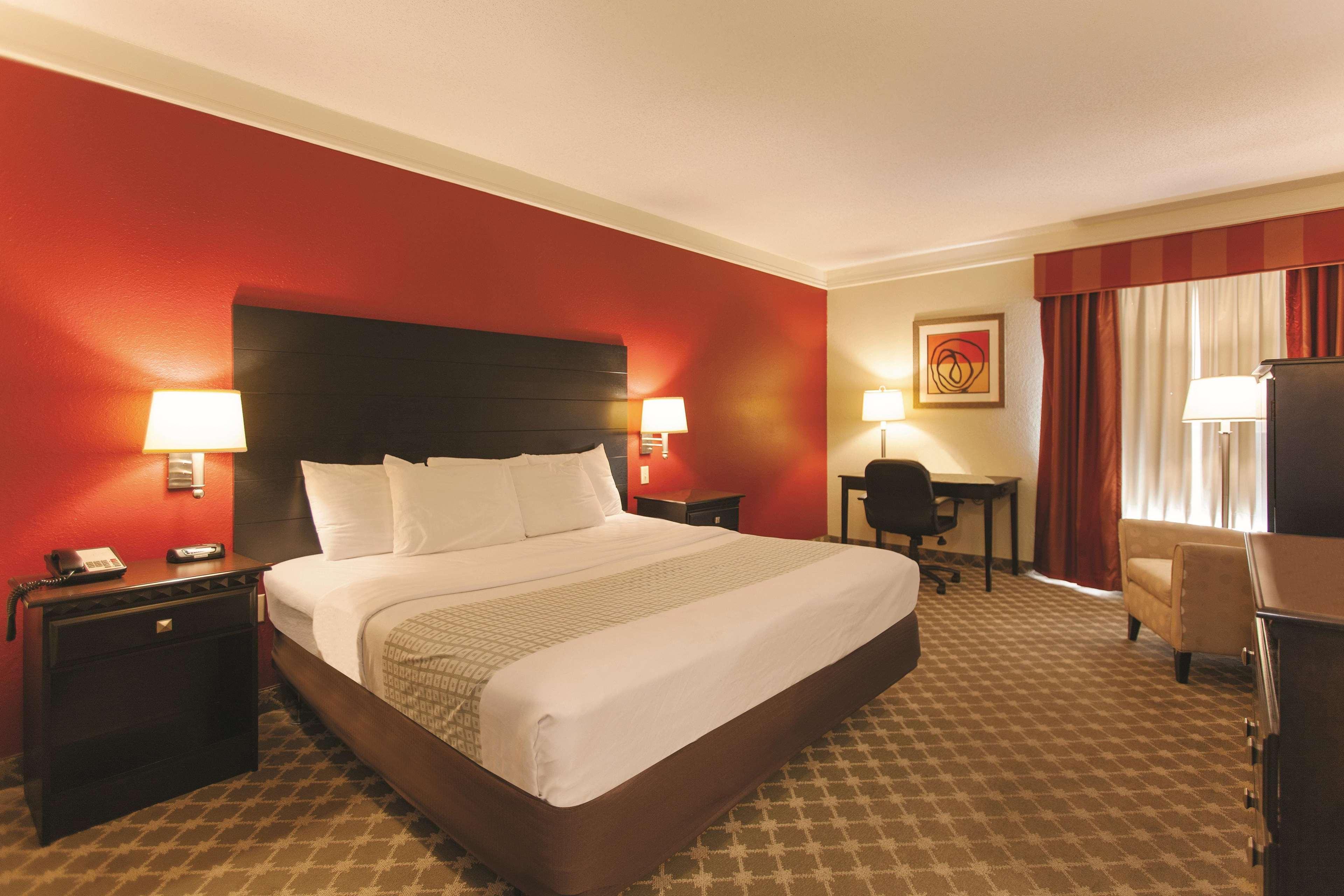 La Quinta By Wyndham Pcb Coastal Palms Hotel Upper Grand Lagoon Bagian luar foto
